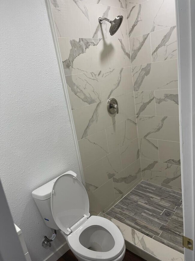 Foto del edificio - 2375 Burnet St