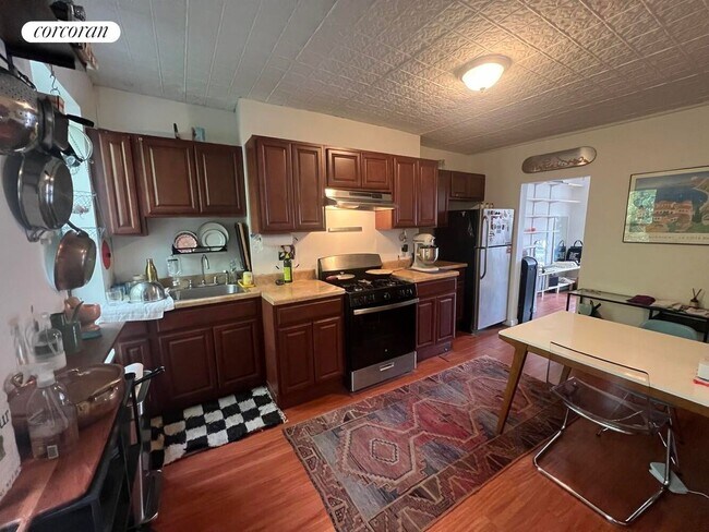 Foto del edificio - 306 3rd Ave