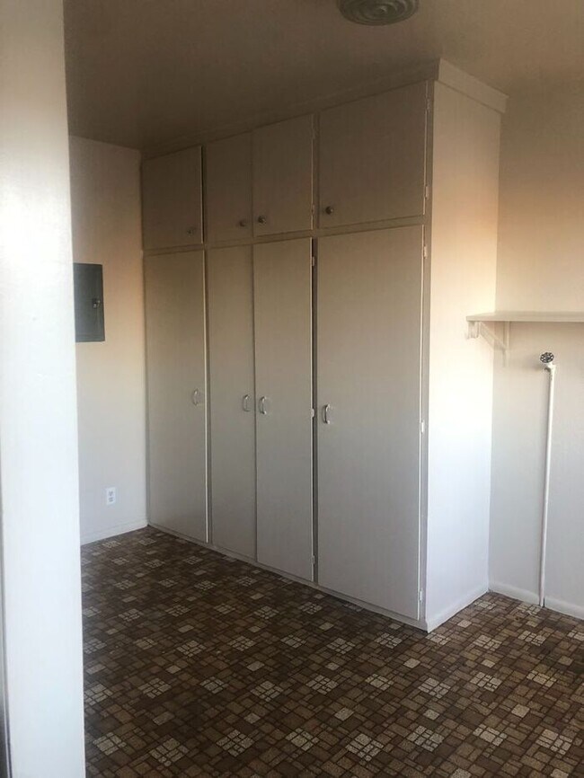 Foto del edificio - Available Now View Today!
