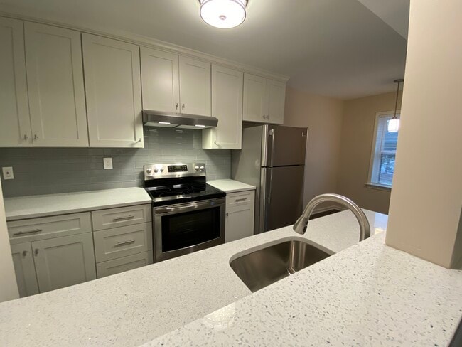 Breakfast nook - 365 Mather St