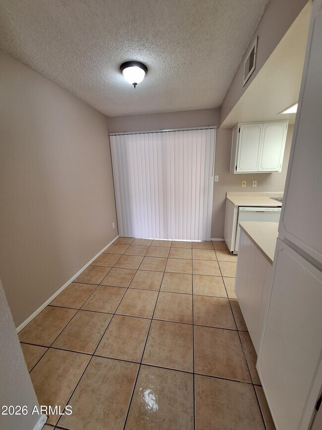 Foto del edificio - 1449 E Knoll Cir