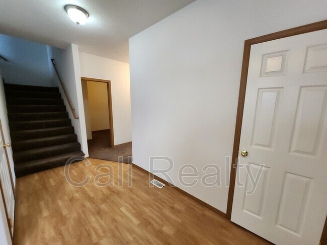 Building Photo - 827 S Russell St