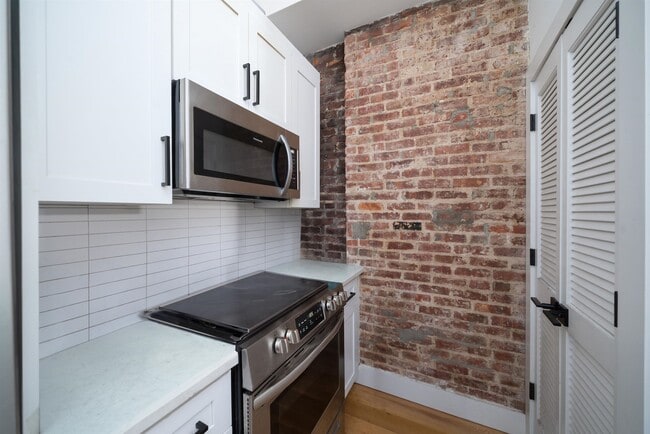 Building Photo - 27 Corbin Ave