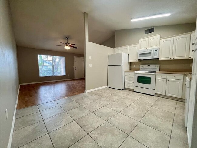 Building Photo - 7986 Avenal Loop