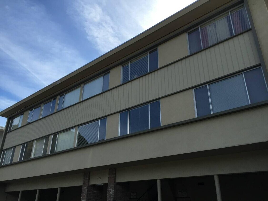 Building Photo - 875 Sir Francis Drake Blvd