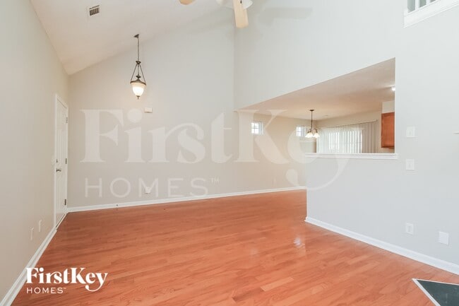 Building Photo - 3080 Lakeside Cir