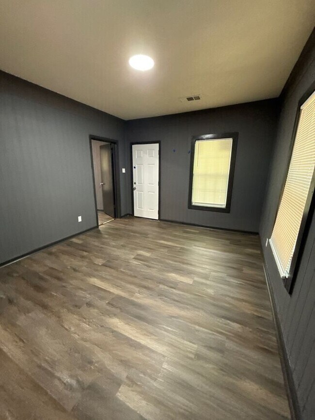 Building Photo - 3083 Radford Rd