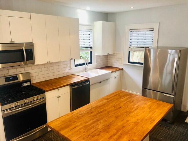 Kitchen - 1145 Hall Ave SE