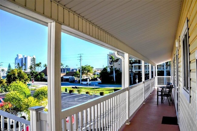 Foto del edificio - 6151 Estero Blvd