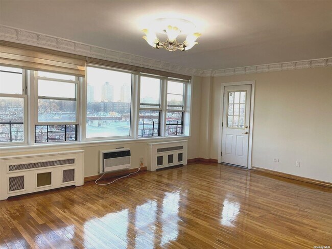 Foto del edificio - 108-49 63rd Ave