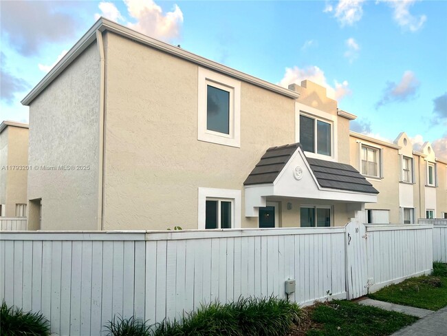 Foto del edificio - 4515 SW 68th Ct Cir