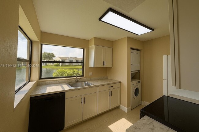 Building Photo - 1080 N Franklin Ave