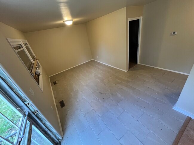 Building Photo - 1411 E 51st Ave