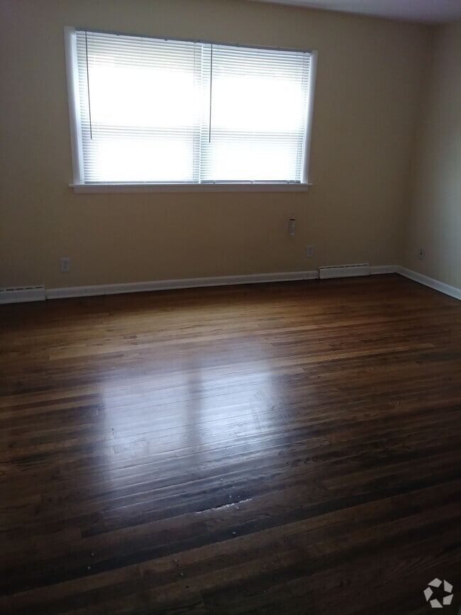Central Park Apartments for Rent with Hardwood Floors Rockford, IL