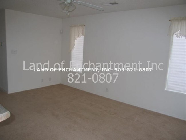 Foto del edificio - 5815 Night Shadow Ave NW