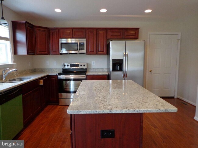 Foto del edificio - 23280 Greenbrier Rd