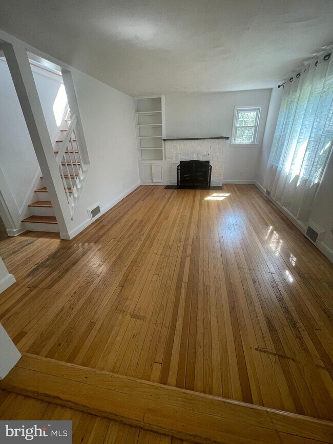 Foto del edificio - 2025 Hill Top Rd