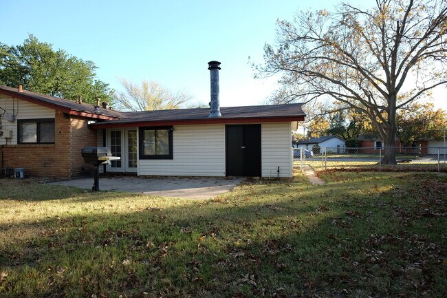 Foto del edificio - 3401 Princeton Dr