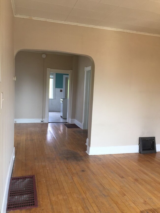 Foto del edificio - 1217 E 7th St