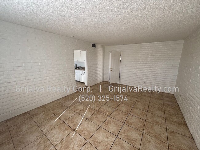 Building Photo - 3 Bedroom, 2 Bath House for Rent!   (Cardi...