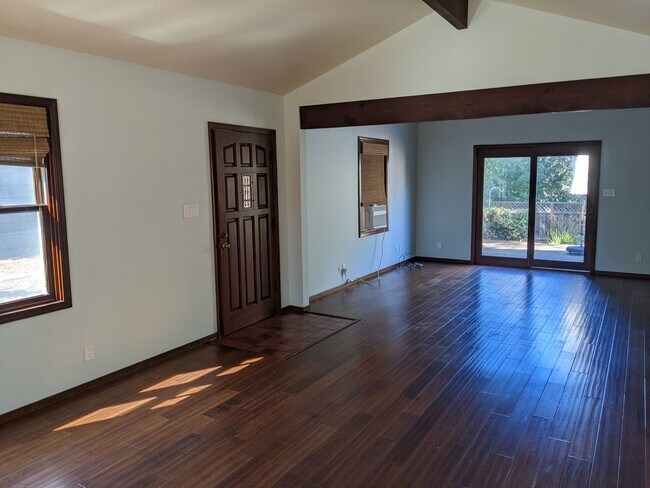 Foto del edificio - Stunning 1-bed, 1-bath Detached Cottage in...