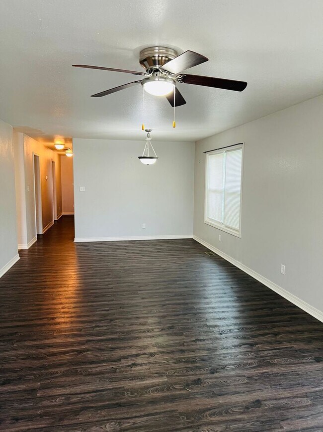 Building Photo - Charming 3-Bed, 2-Bath Home with Stylish Upgrades