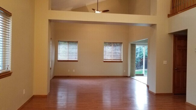 Building Photo - 8743 S Redwing Ave