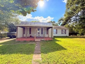 Building Photo - 5907 Edgelawn St
