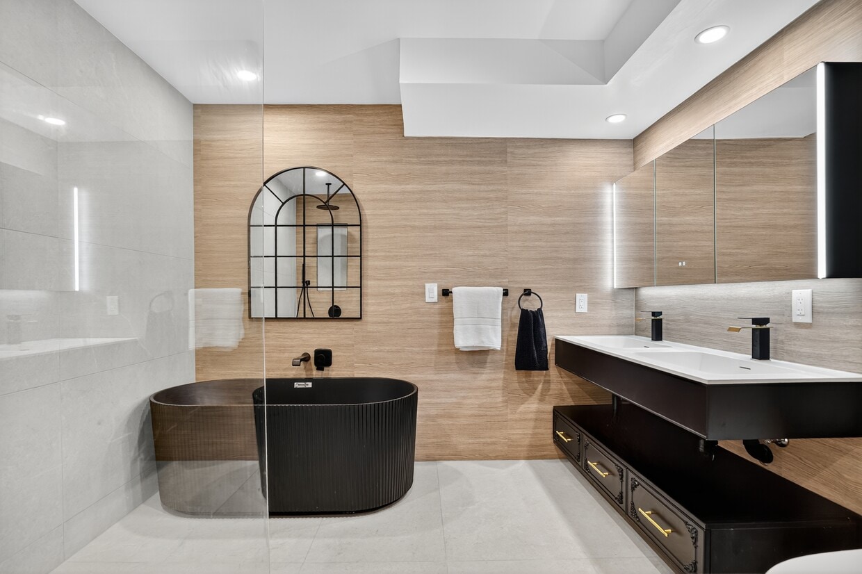 Master bathroom - 8541 Alcott St