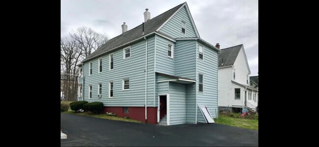 Building Photo - 105 Beethoven St