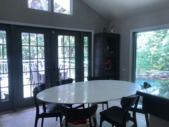 Foto del edificio - 241 W Lake Sue Ave