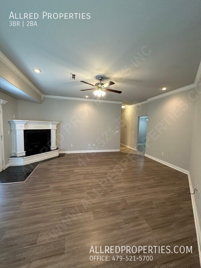 Building Photo - Fayetteville Duplex: Lawn care included