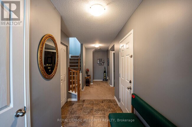 Building Photo - 162 Fordham Private