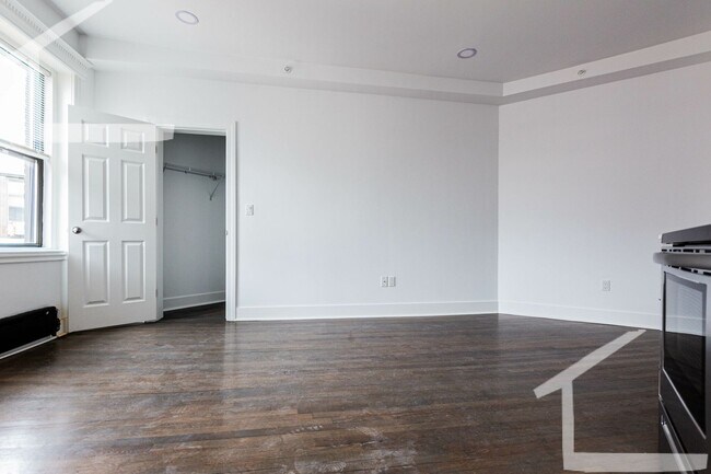 Building Photo - 12 Queensberry St