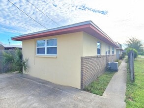 Building Photo - 1235 Jenks Ave