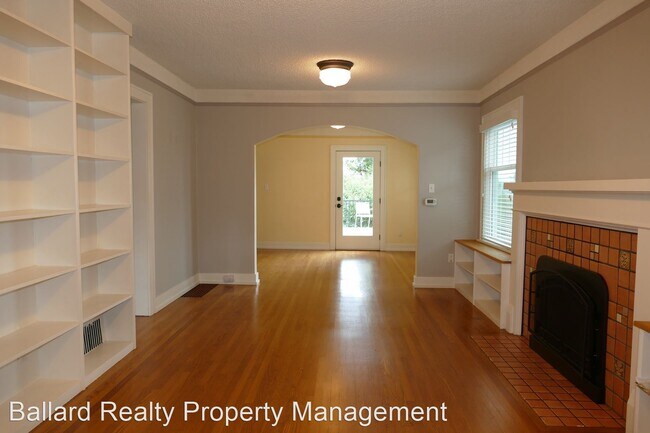Foto del edificio - 2 br, 1 bath House - 5746 35th Ave NE