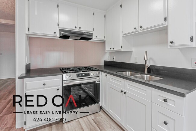 Foto del edificio - 8614 Woodley Ave