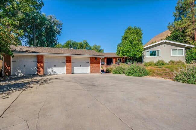Foto del edificio - 23760 Oakfield Rd