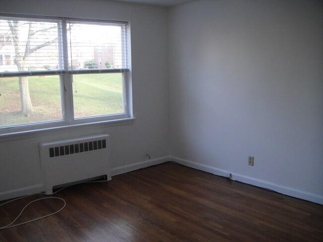 Foto del edificio - 1032 Trout Brook Dr