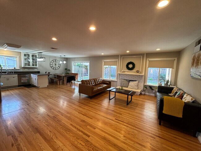 Building Photo - WEST SAN JOSE - Updated home with open flo...