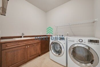 Foto del edificio - 5 BED & 4.5 BATH FOR RENT