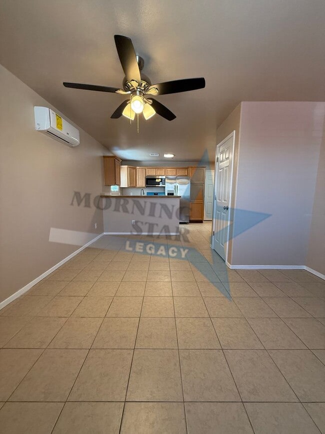 Building Photo - Townhome in Great Location!