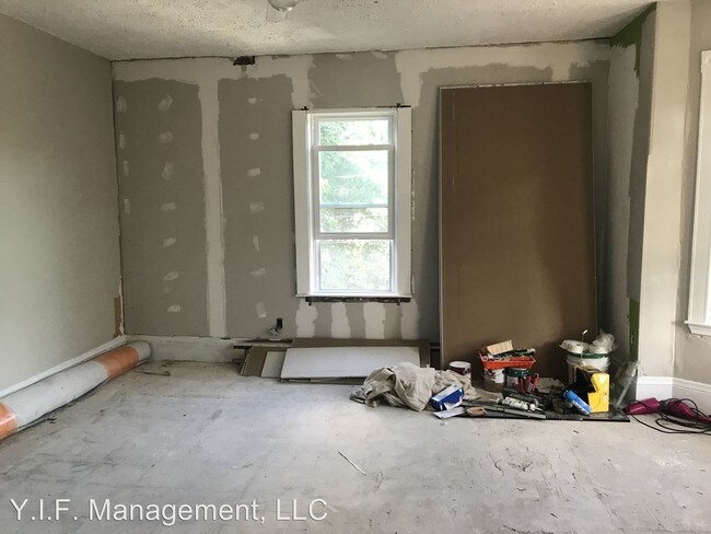 Building Photo - 107 Heath St