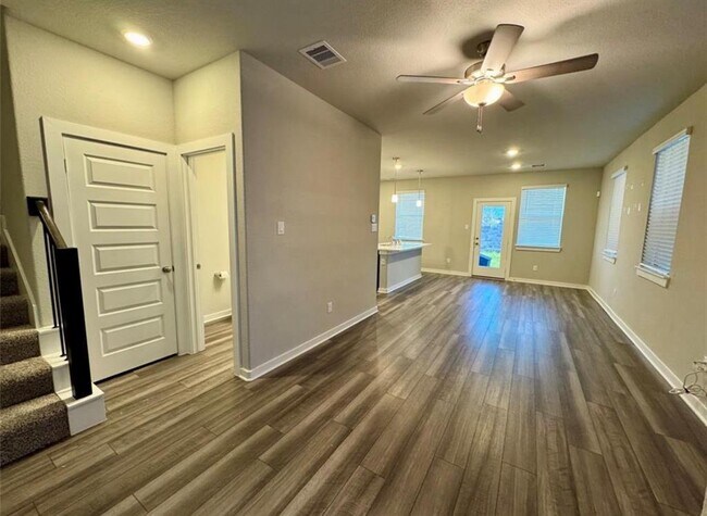 Building Photo - 2325 Bay Breeze Dr