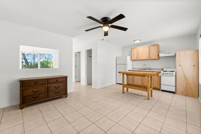 Building Photo - 133 Sunrise Circle A