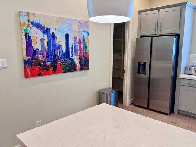 Building Photo - 131 Eastwood St