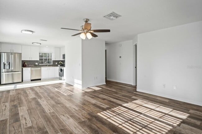 Foto del edificio - 6634 Hickorywood Ln