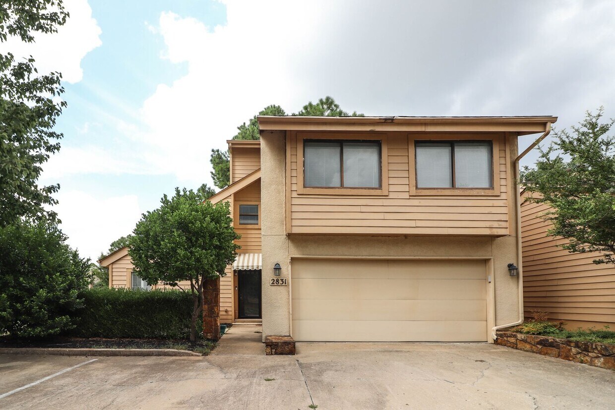 Primary Photo - Beautiful Gated Community With Corner Lot ...