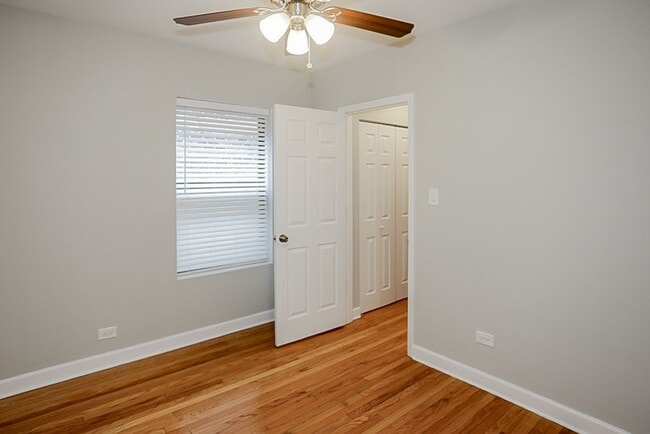 Building Photo - 526 W Cornelia Ave