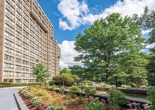 Building Photo - 250 Hammond Pond Pkwy